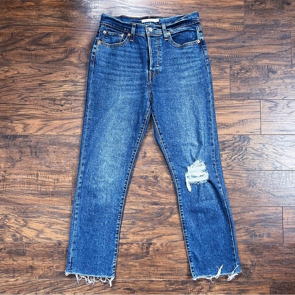 Levi’s • Wedgie Straight jeans distressed medium wash frayed hem ripped knee - Picture 2 of 11